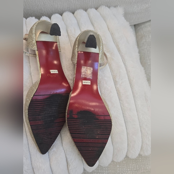 Elegant Gold Glitter Women's Shoes - Picture 12 of 15